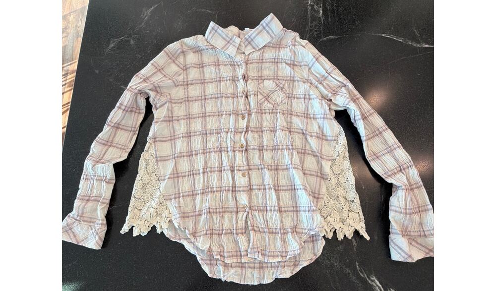 Shyanne Crinkle plaid and lace western button up LG